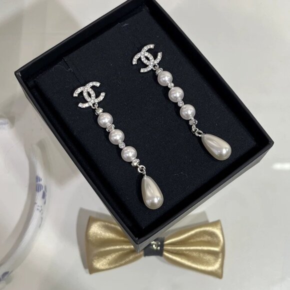 CHANEL Logo Pearl Long Earrings - Picture 7 of 8